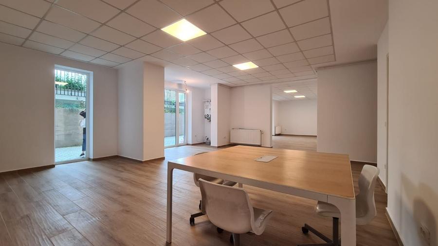 Spatiu comercial in zona Coresi - 1