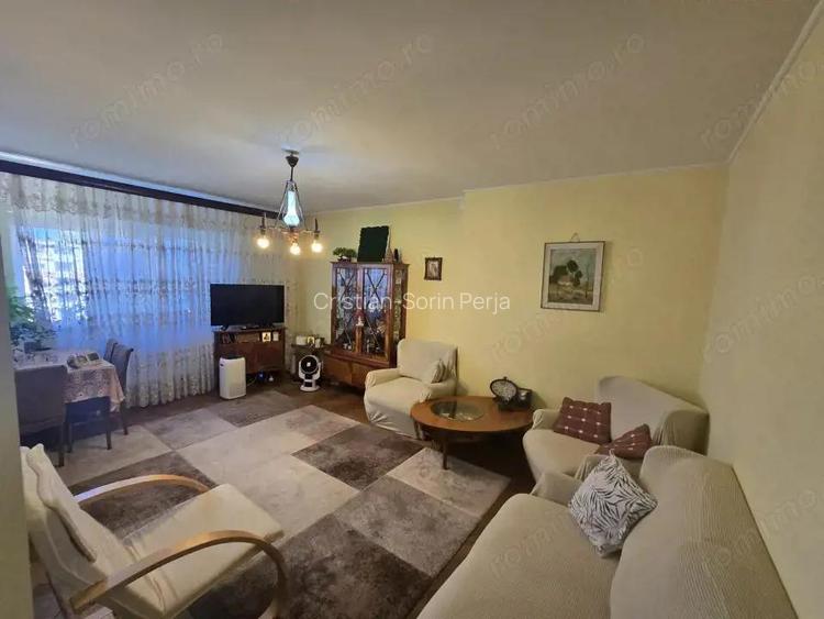 Apartament 4 camere Popa Sapca, etaj 3, vedere pe doua parti Apartament 4 camere Popa Sapca, etaj 3, vedere pe doua parti