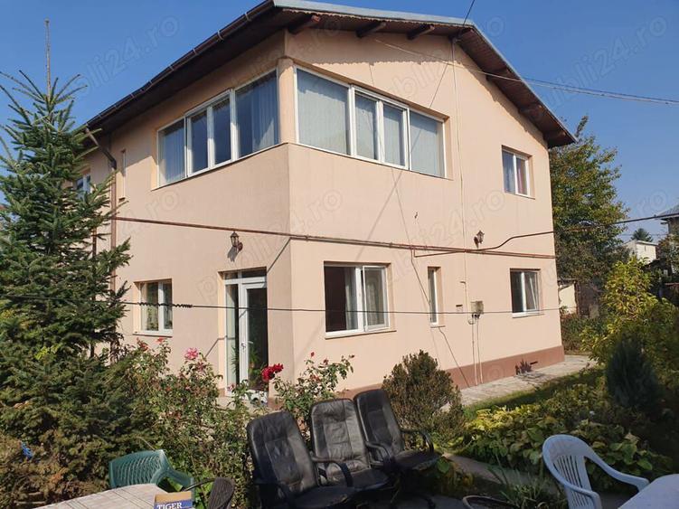 Vanzare casa curte - 10