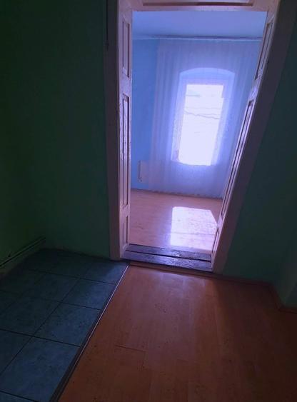 Casa mare, primitoare si bine compartimentata, cu 5 camere - 4