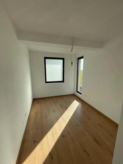 Casă cu 4 camere cu Teren 500 Mp în 1 Decembrie