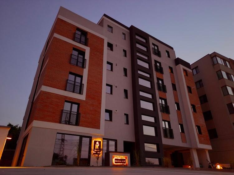 Spatiu Comercial + Parcare - 1