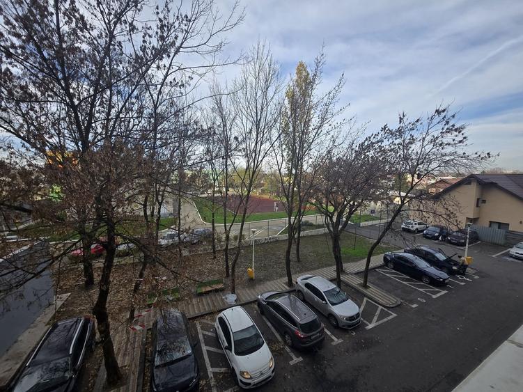 Apartament 3 camere Decomandat Toporasi Etaj 2 - 3