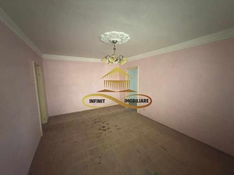 De vanzare apartament 3 camere Roman Neamt - 7