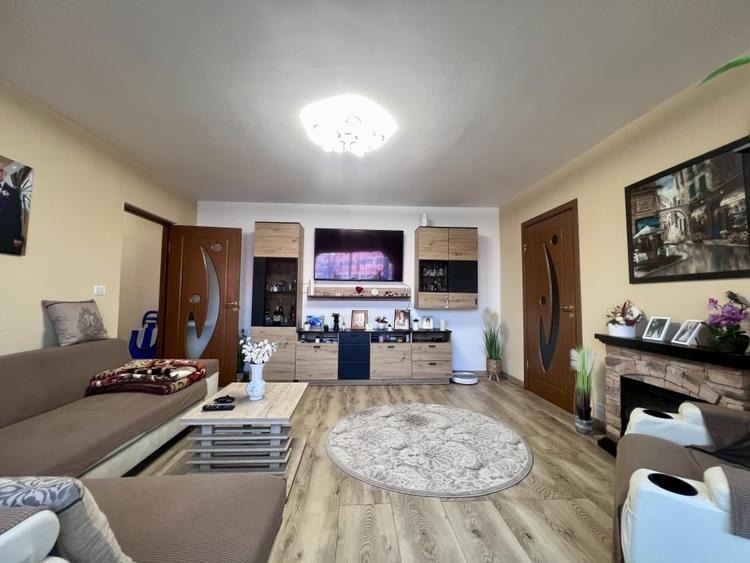 Apartament 3 camere, semidecomandat, 72mp, etaj 1/4 - Buziasului - 1