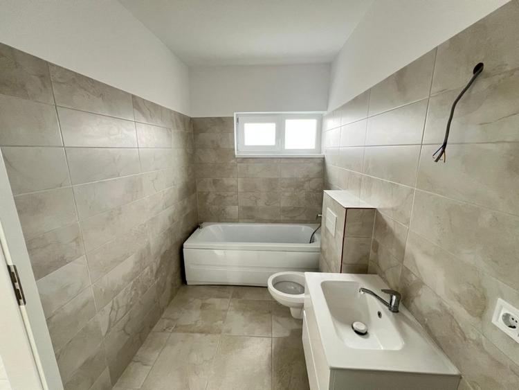 Duplex cu 4 camere cu Canalizare în Sânpetru