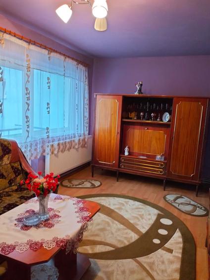 Apartament cu 3 camere ,Medias str Vaslui Nr 1 bloc 16 sc A etaj4.Mai multe detalii in privat 0sapte5opt54sapte4sasedoi.Mai multe detalii in privat - 4