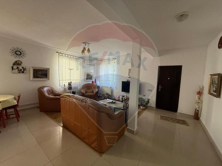 Pensiune cu 23 camere de vanzare in Mamaia Sat - 11