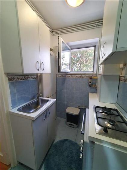 Apartament cu 2 camere semidecomandat, mobilat în Decebal