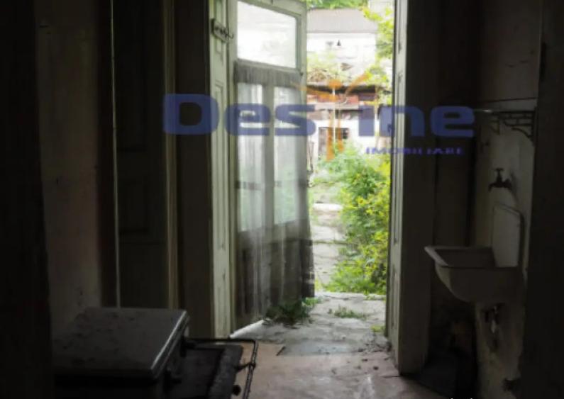VAND CASA IN CENTRUL VECHI,DEJ,CURTE COMUNA,DE RENOVAT - 2