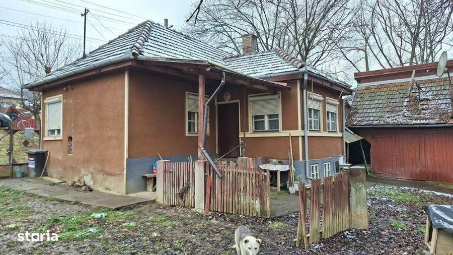 Casa de vanzare cu gradina si curte - 8
