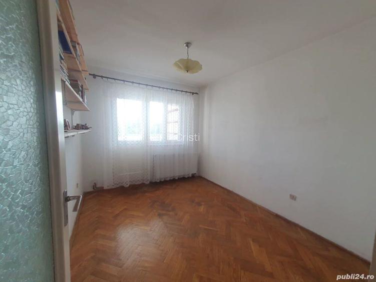 Vand apartament 4 camere in Damb
