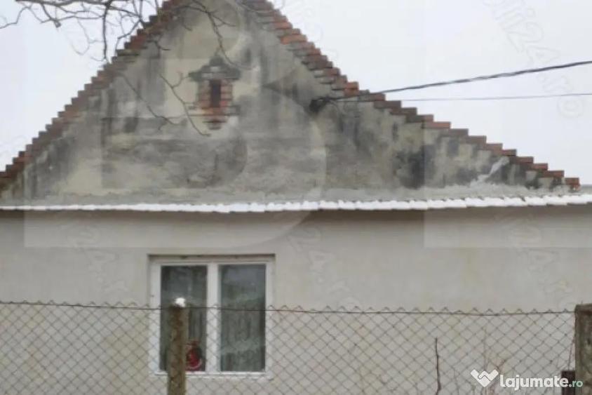 Casa de vanzare intr-o zona lini?tita, sus pe deal, cu - 4