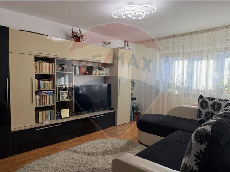 Apartament cu 2 camere de vânzare, etaj 3- zona Nord - 2