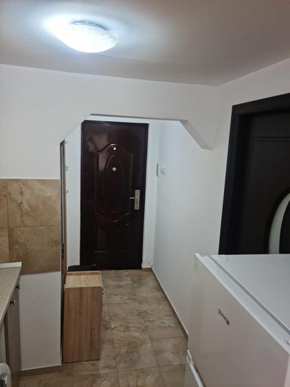 Apartament cu 2 camere semidecomandat, mobilat în Victoriei