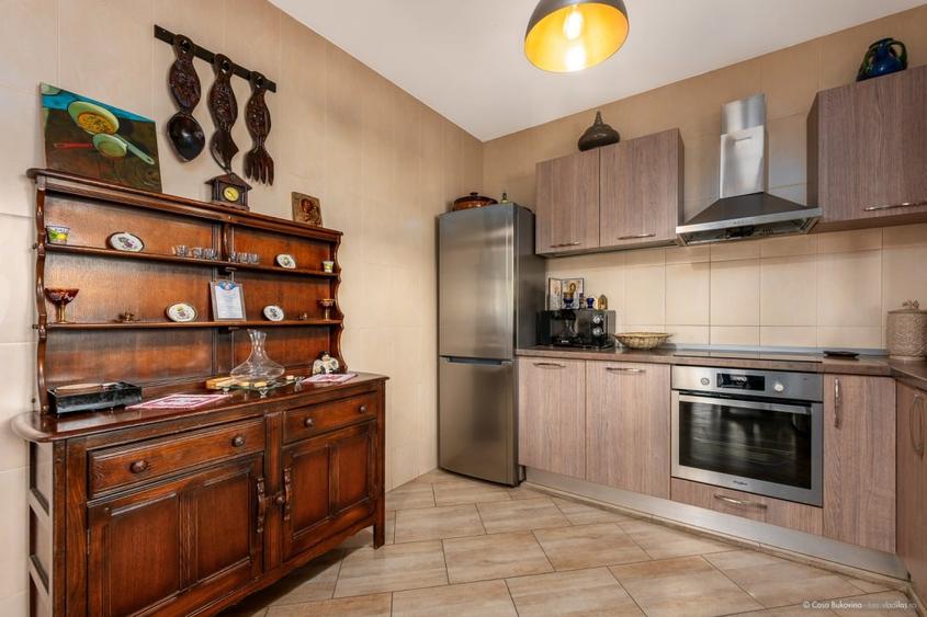 Casa de vacanta sau locuinta - 5 camere, 5 bai, 1300mp, langa Gura Humorului - 10