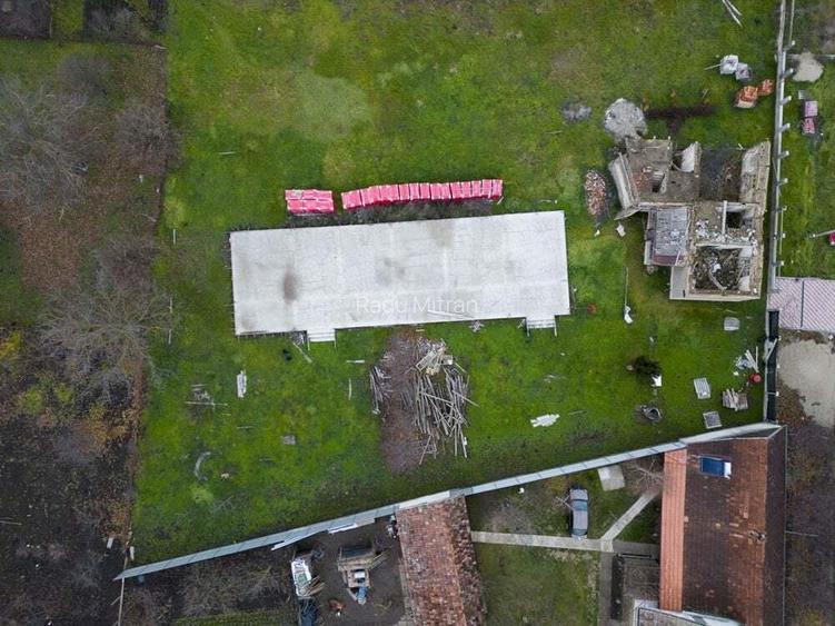 Teren intravilan cu fundatie inceputa si materiale