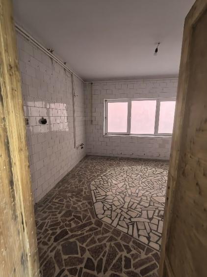 Casă situată Ultracentral având destinația de spatiu comercial cu 3 accese - 10