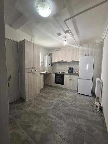 Vand apartament cu 2 camere decomandat - 1