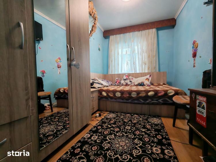 Apartament cu 4 camere decomandat în CET