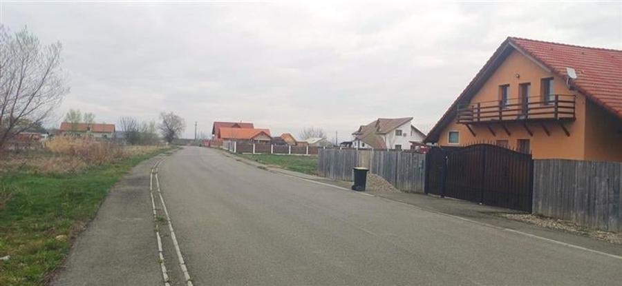 1.400 mp intravilan, in cartier tanar, cu drum deschis,energie la poarta, Prejme - 2