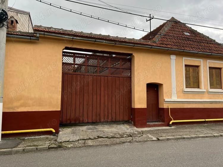 Casă cu 4 camere în Central