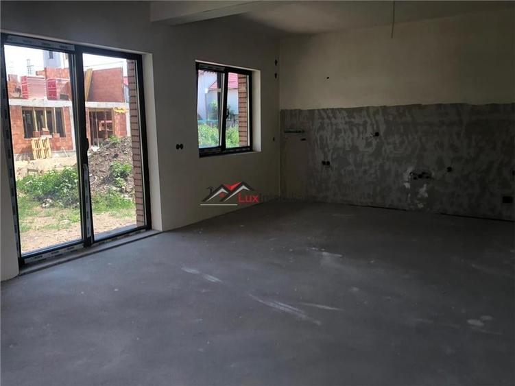 Duplex 4 camere, 120 mp utili,teren liber intre 50 si 150 mp. Zona foarte buna d - 7