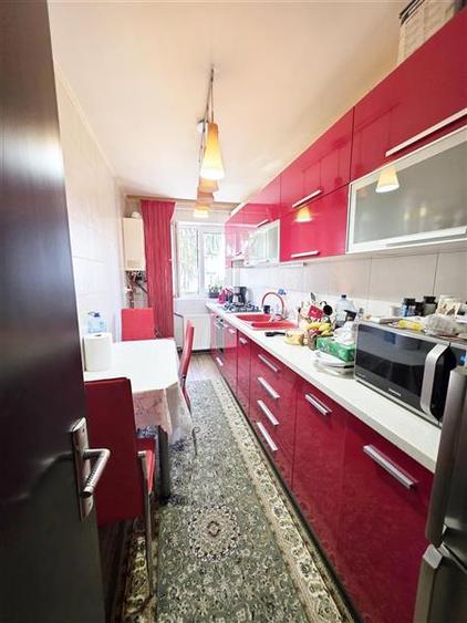 Apartament 4 camere, zona Astra - 10