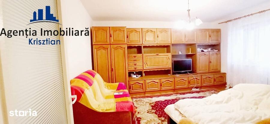 Apartament cu 3 camere decomandat în Burdea