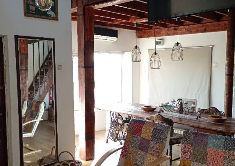 Domeniu cu case ?i 2,4 hectare intravilan. - 1