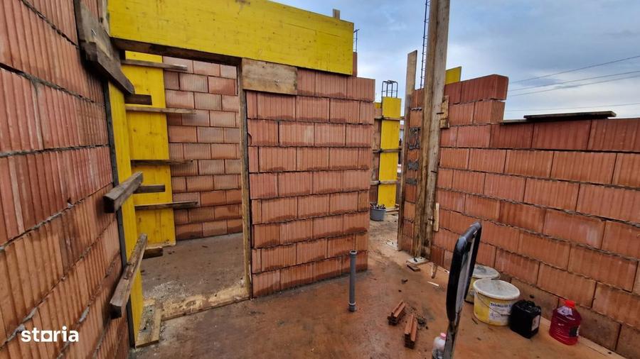 Vand casa la rosu,stil mediteranean, in Calugareni -Arad - 3