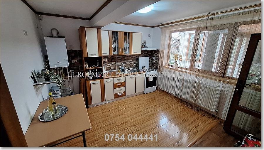 Vila+casa de vanzare zona Km 5 - 17