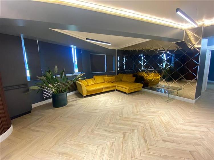 Apartament cu 3 camere decomandat, mobilat în Tătărași