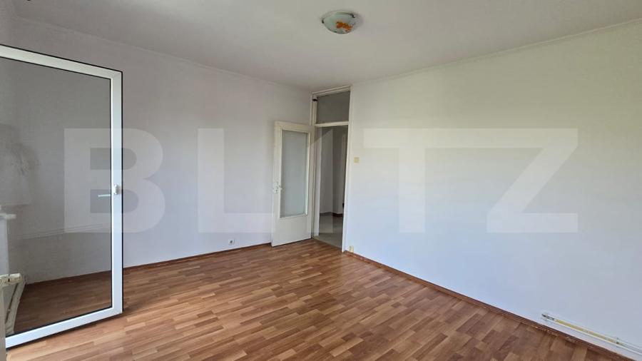 Apartament cu 3 camere decomandat în Micro 17