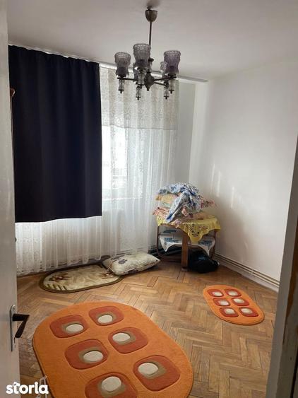 De vanzare apartament 4 camere, strada Carpati, central - 7