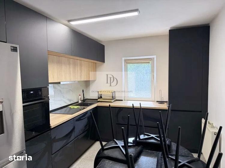 Apartament cu 4 camere decomandat în Central