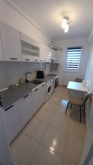 Inchiriez garsoniera . - 5