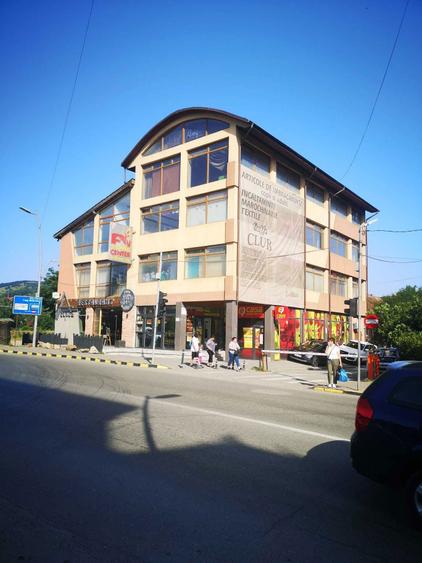 Vand centru comercial - 1