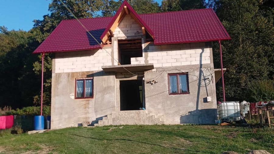 Vand casa urgent an Poiana Varbilau apa gaze lumina garaj teren 1275 - 1