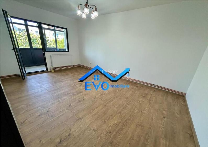 Apartament de cu 3 camere, decomandat, etaj intermediar, Da