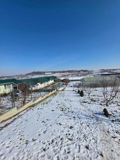 Vand teren cu cladire de locuit si anexe gospodaresti si iesire la iaz - 8