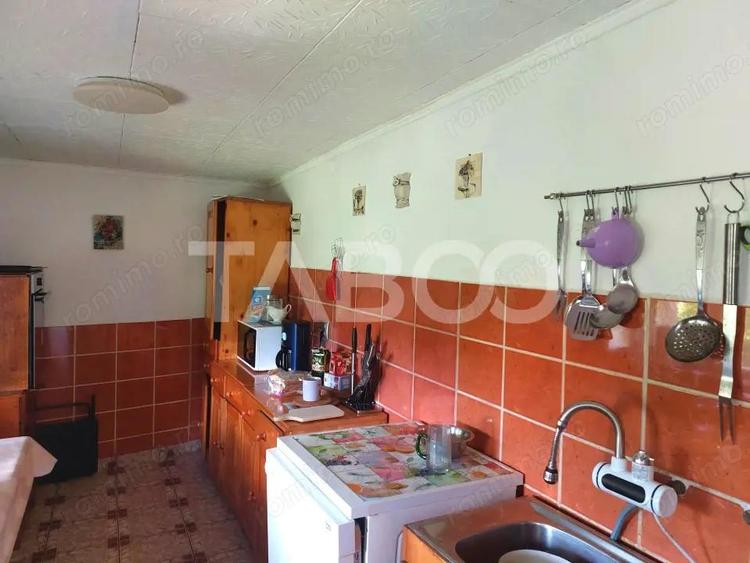 Casa 214 mp utili singur in curte 800 mp teren zona centrala Cisnadie - 1