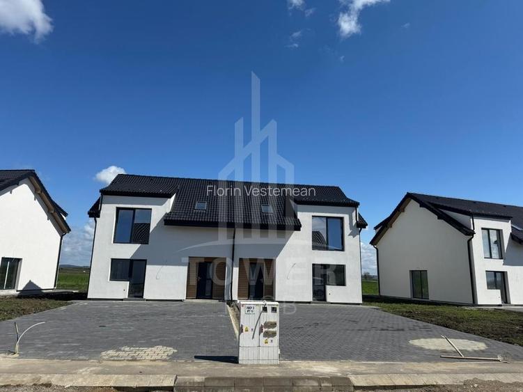 Casă Tip Duplex INDEPENDENTĂ ENERGETIC - Cartier NOU