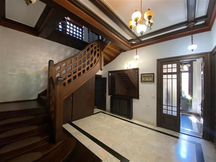 Vila brancoveneasca pretabila: birouri, clinica, ceainarie - 11