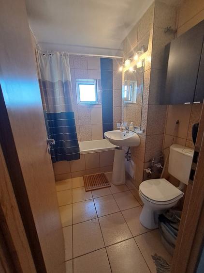 Apartament cu 2 camere decomandat în Drumul Sării