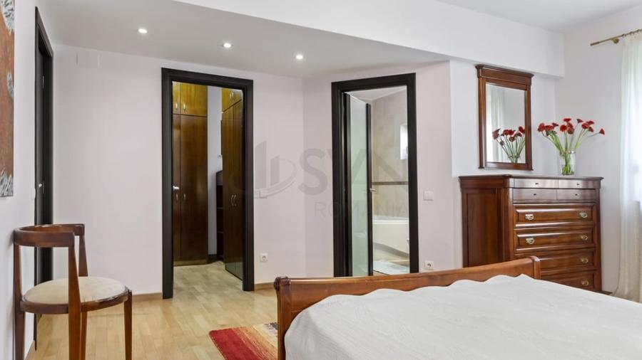 Apartament cu 3 camere semidecomandat, mobilat în Arcul de Triumf