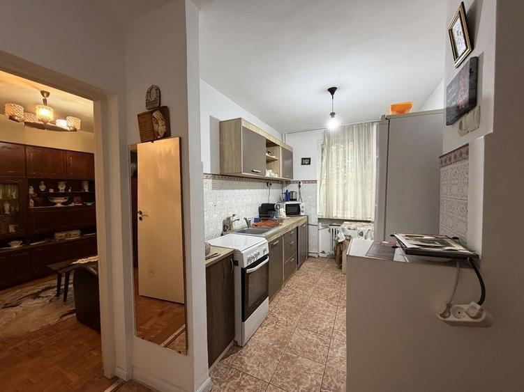 Apartament cu 2 camere semidecomandat în Decebal