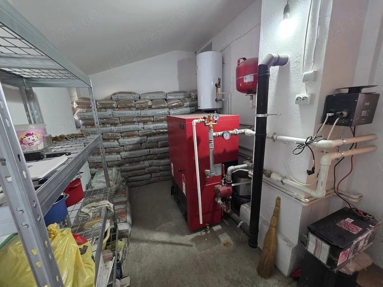 Casă cu 7 camere cu Teren 3000 Mp în Nicorești