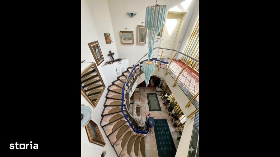 Casă cu 7 camere cu Piscina în Dămăroaia