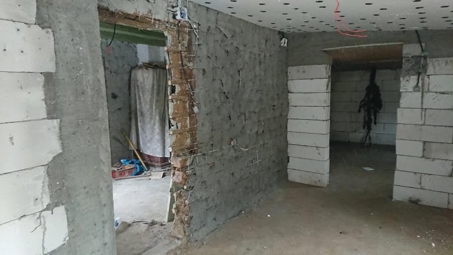 Casă cu 3 camere cu Teren 1800 Mp în Leiculești